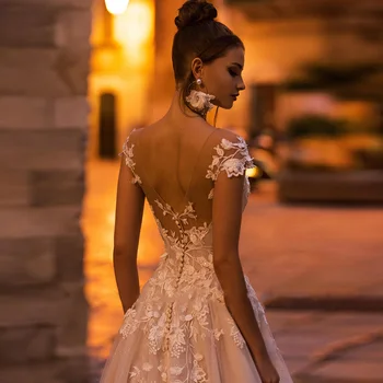 Луксозна сватбена рокля трапецовидна форма, с квадратна яка, без ръкав, кружевными апликации, с отворен гръб, с цветен модел, Robe De Mariée