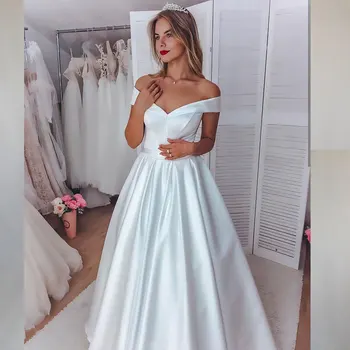 Просто атласное сватбена рокля трапецовидна форма 2020 с открити рамене и къс ръкав, евтини елегантни дамски сватбени рокли с дължина до пода, с влак